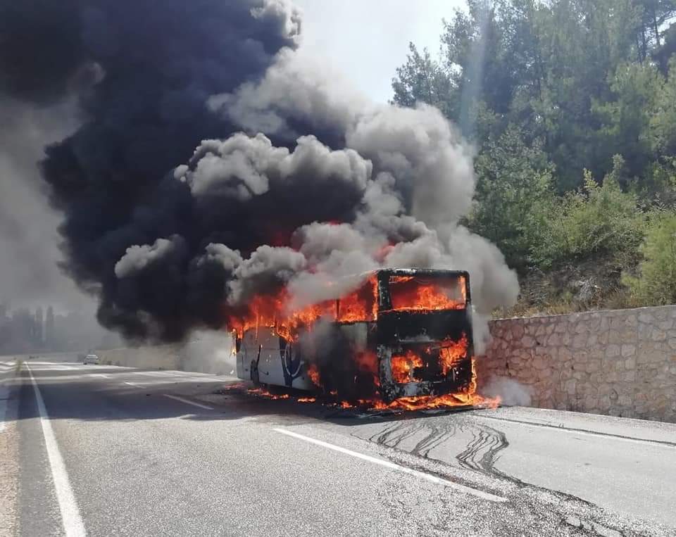 Otobüste çıkan yangında 36 yolcu yara almadan kurtarıldı...