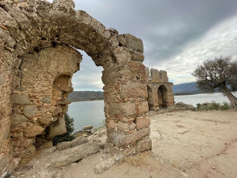 Arkeologlar Milas'taki Göl Kalesi'nde 8 iskelet buldular