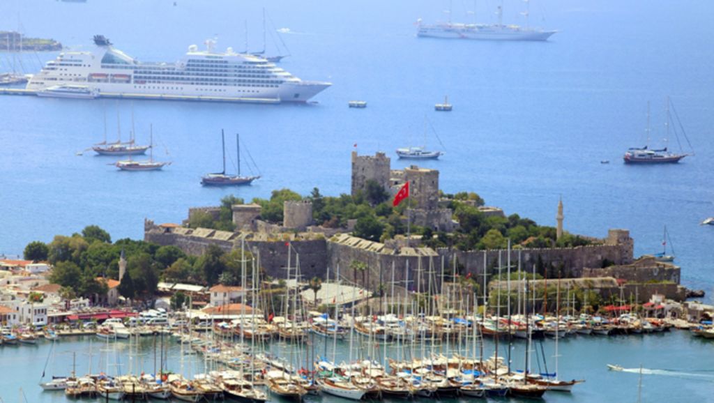 Yüzen Oteller Turizm Hareketliliğini Artırdı