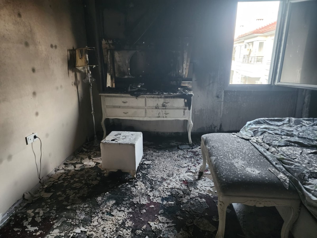 Yangın çıkan evde hasar oluştu