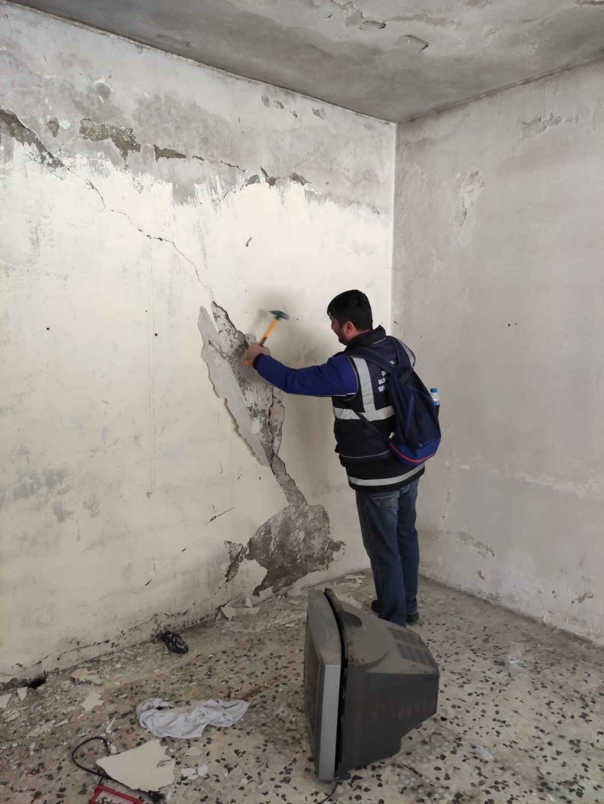 Büyükşehir Belediyesinden Deprem Bölgesinde Hasar Tespit Çalışmalarına Destek