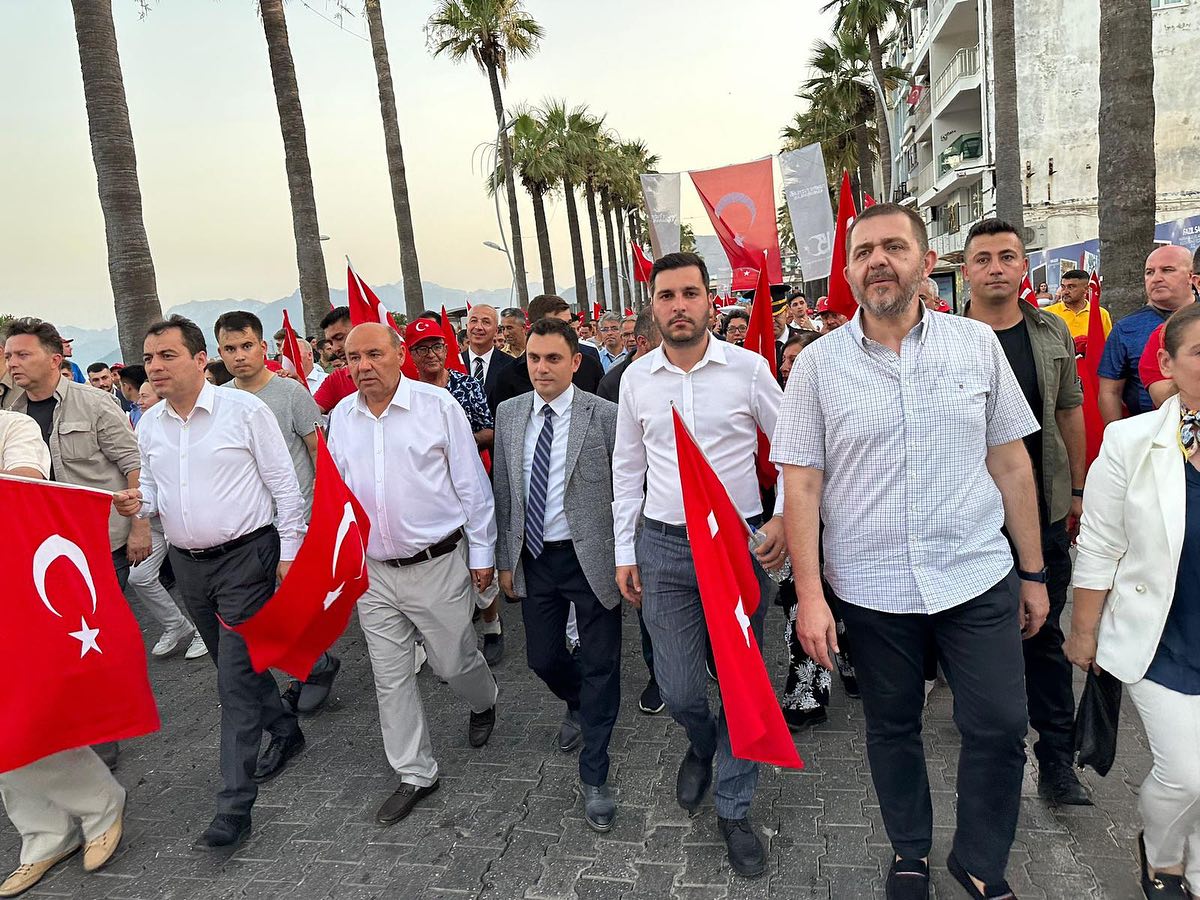 AK Partili Vekiller 15 Temmuz Yürüyüşüne Katıldılar