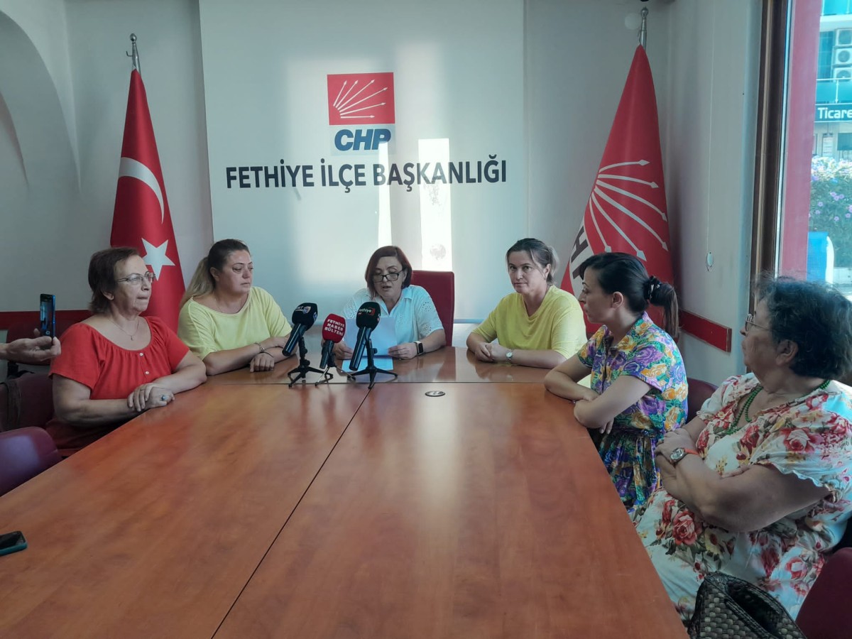CHP'li Kadınlar Okullarda Ücretsiz Yemek Talebinde Bulundular
