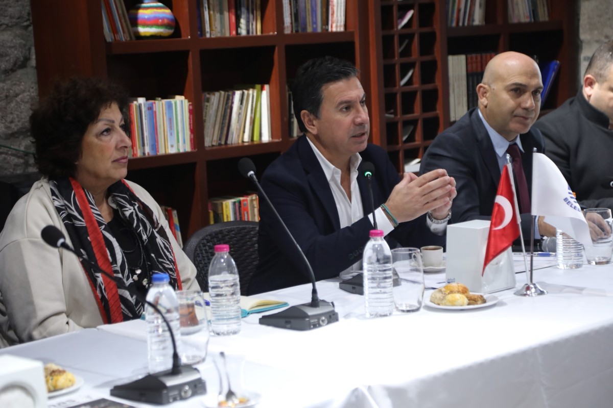 Bodrum Belediye Başkanı Ahmet Aras, Sitesi yöneticileriyle ile bir araya geldi. 