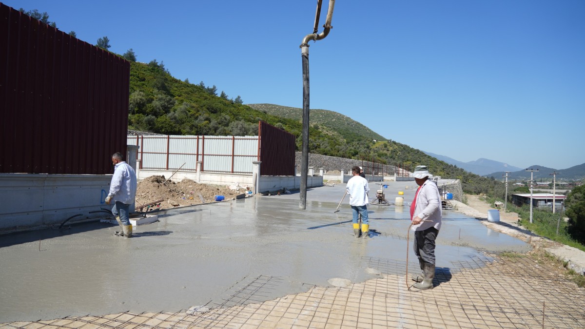 MİLAS BELEDİYE BAŞKANI FEVZİ TOPUZ DEVAM EDEN ÇALIŞMALARI YERİNDE İNCELEDİ