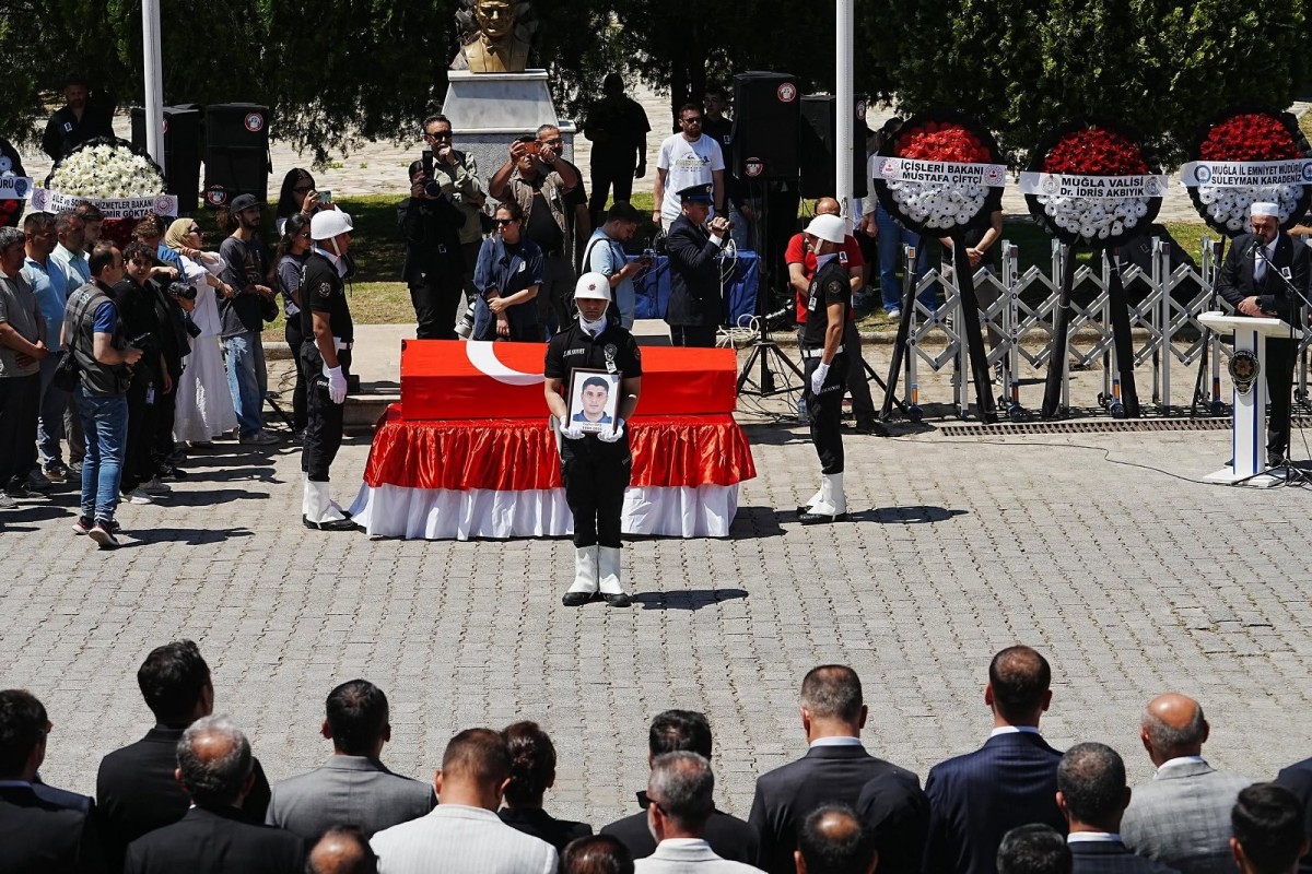 ŞEHİT POLİS MEMURU İÇİN TÖREN DÜZENLENDİ