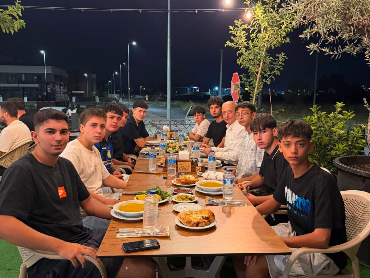 AK Parti Muğla Milletvekili Kadem Mete, Menteşe'de Gençlerle Bir Araya Geldi
