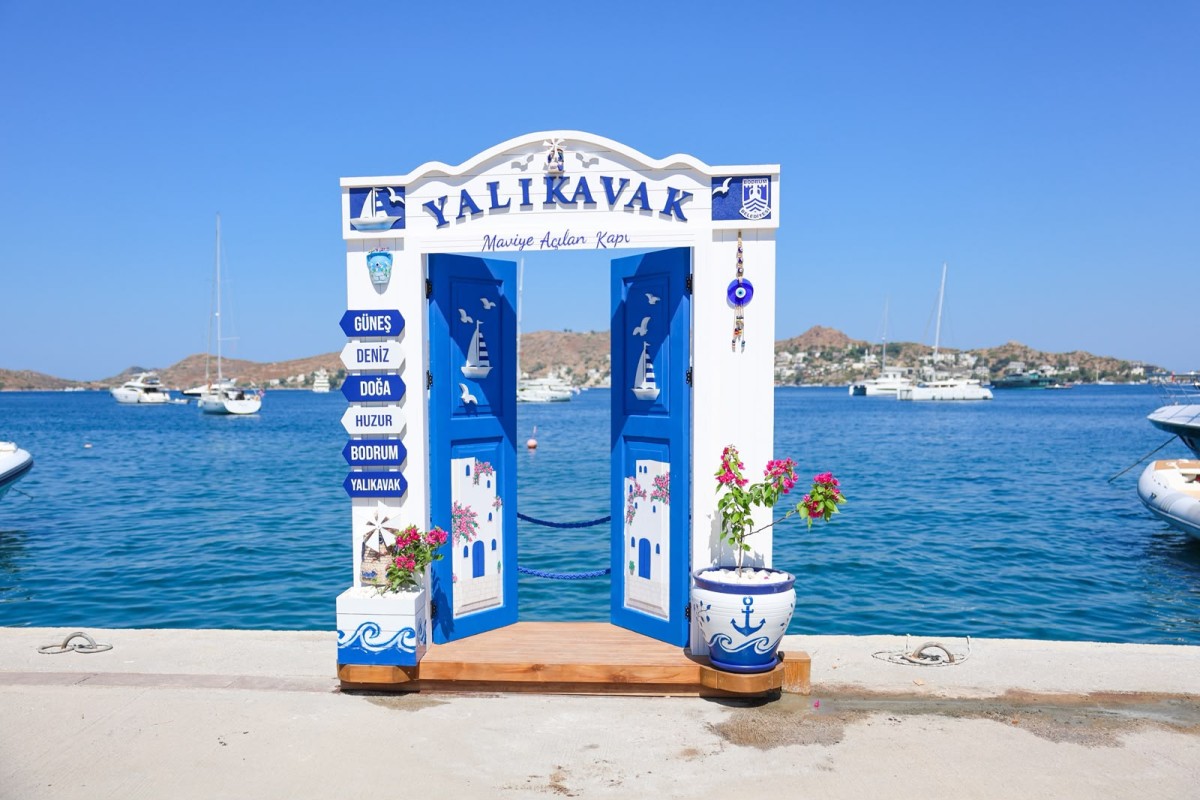 Bodrum’da Yeni Fotoğraf Noktaları Akın Akına: Maviye Açılan Kapı Sahillerle Buluştu!