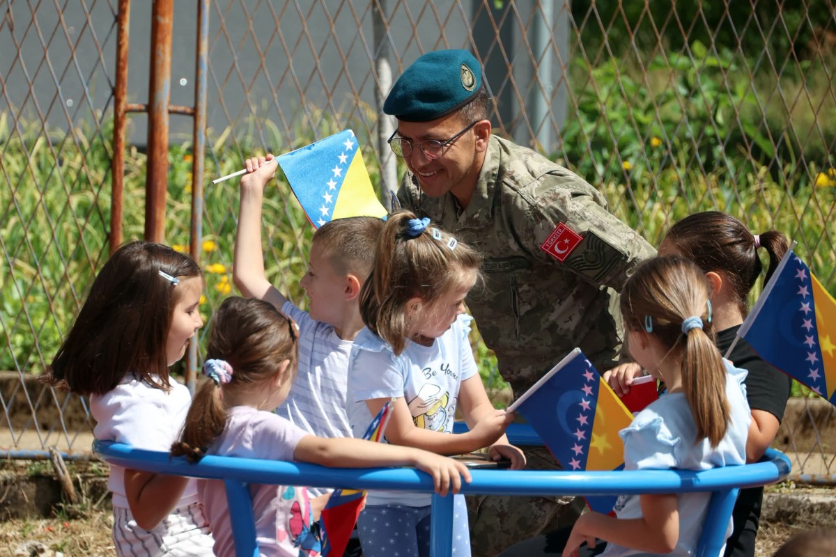 Bosna Hersek’te Çocuklara Oyuncak, Vatandaşlara Sağlık Desteği
